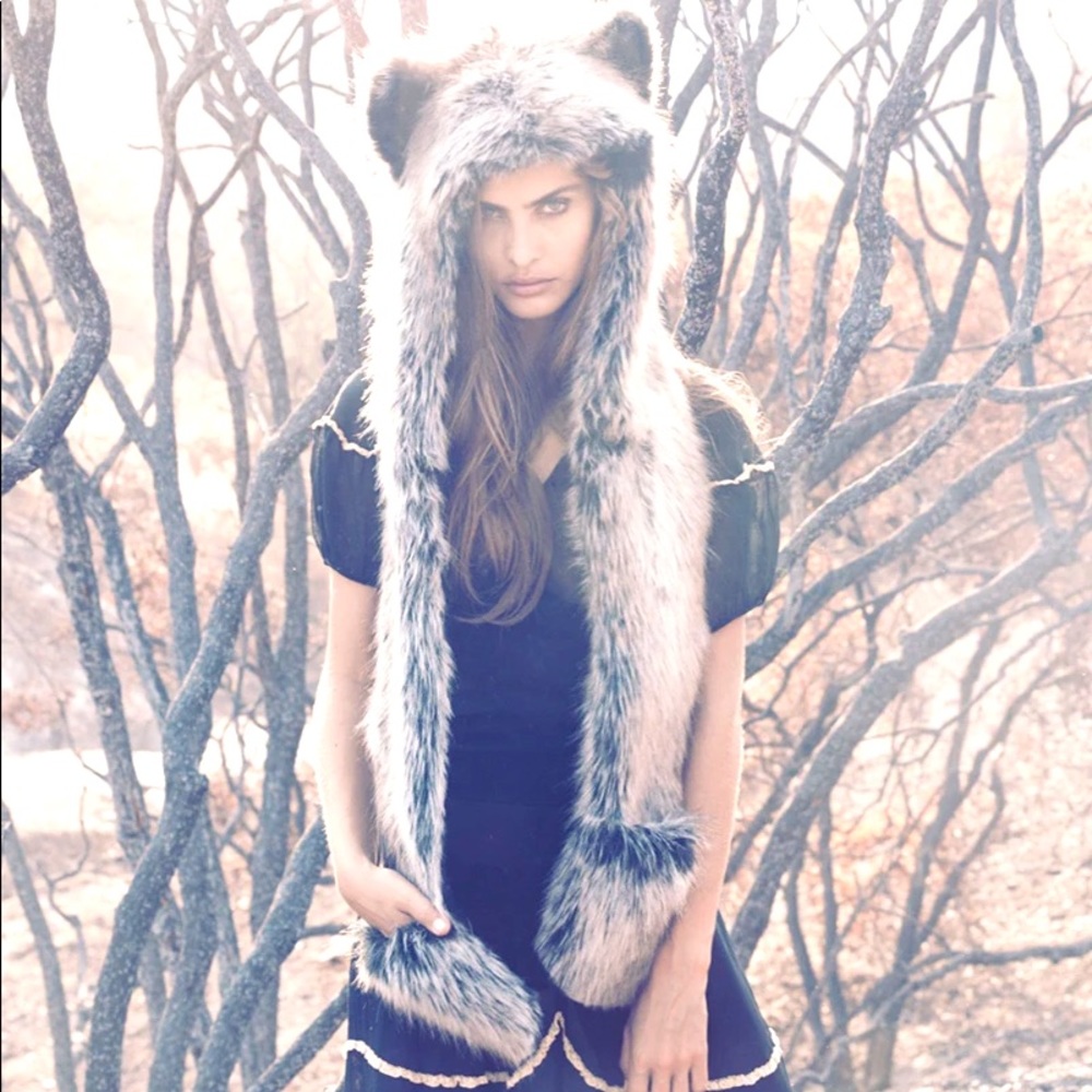COPY - 🐺 GREY WOLF SPIRITHOOD 🐺